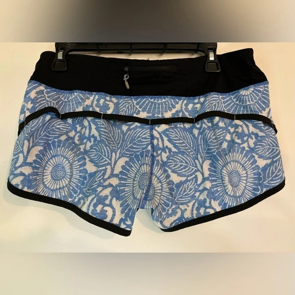 Lululemon‎ Athletica Run Speed Short beach floral fossil white Pattern Size 8 - Picture 3 of 5